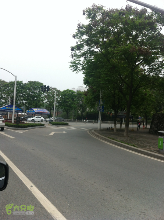 雨中晓峰行710研究所路口