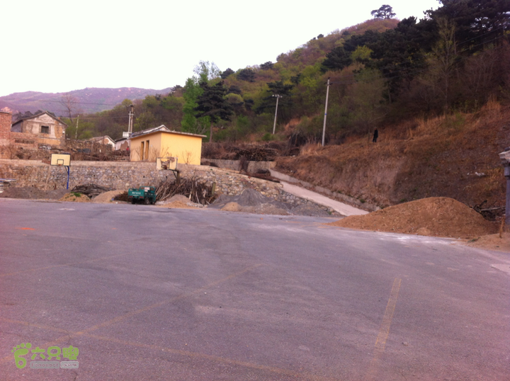 海淀屋脊踏青-三峰连穿进山口