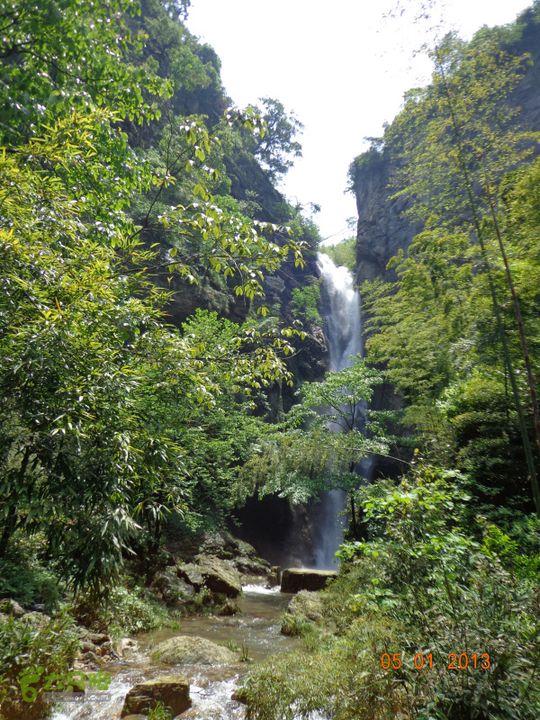 新邵川岩山穿透瀑布