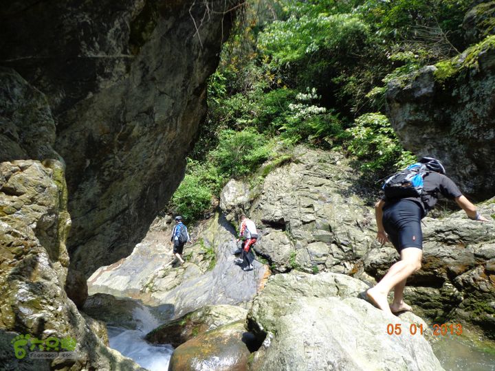 新邵川岩山穿透趟溪