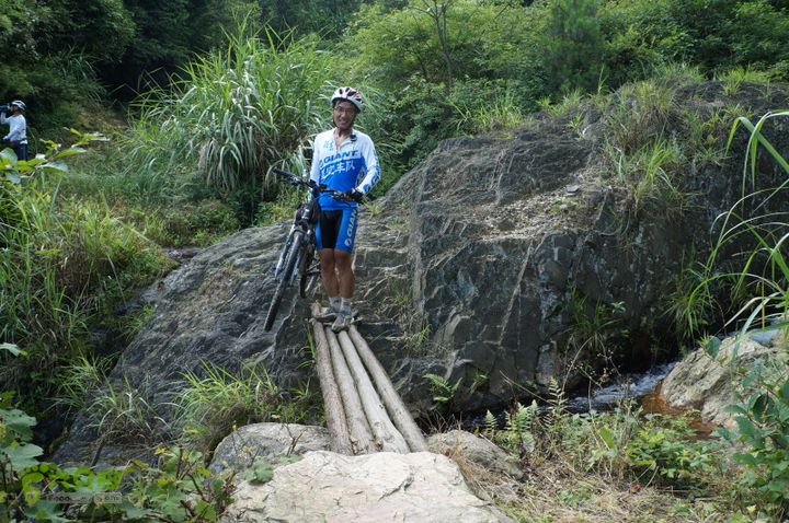 新邵川岩山穿透岱山木桥