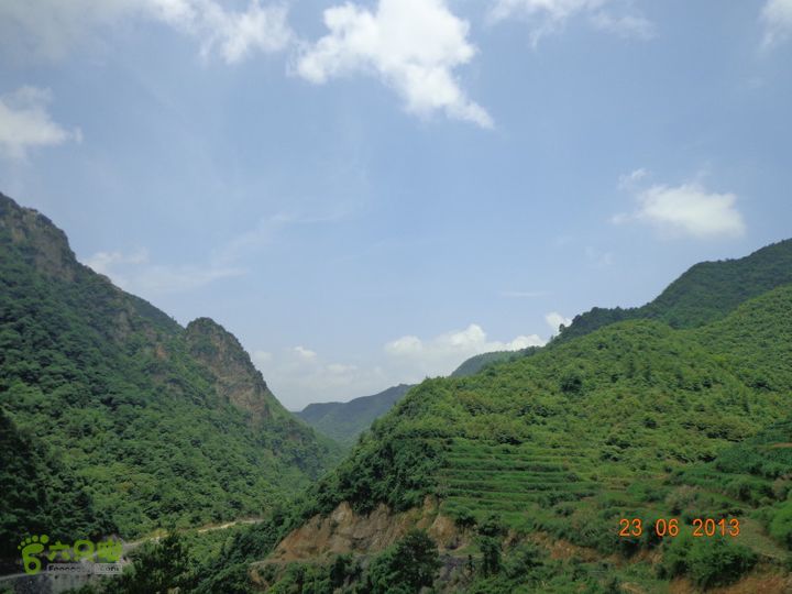 新邵川岩山穿透山路