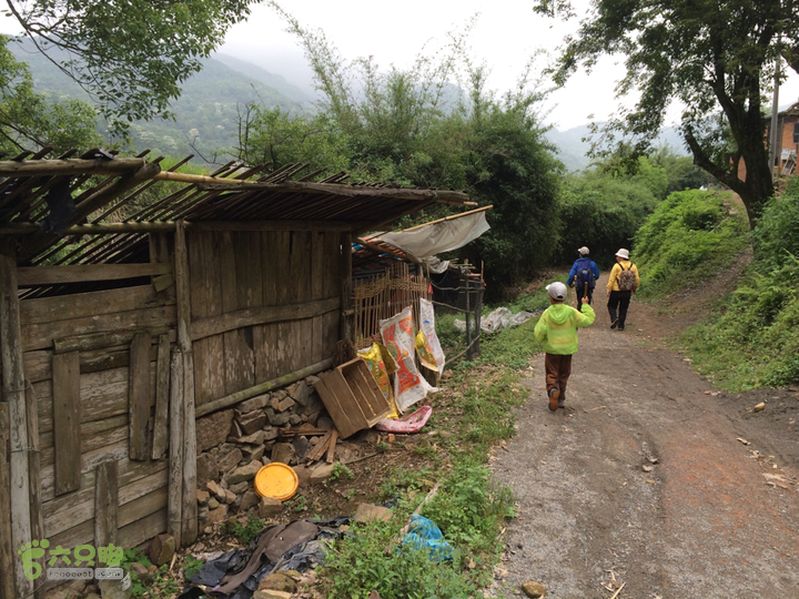 赤鲤村口观音亭--头梳山--火焰石山--金瓜石--观音桥圈越2014-05-10 16:57:44