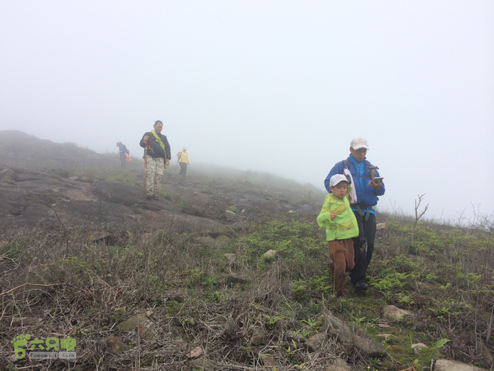 赤鲤村口观音亭--头梳山--火焰石山--金瓜石--观音桥圈越2014-05-10 13:14:36