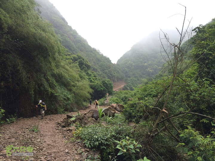 赤鲤村口观音亭--头梳山--火焰石山--金瓜石--观音桥圈越2014-05-10 10:37:34