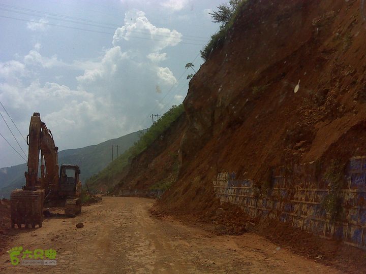 云南鲁甸6.5级地震救灾轨迹之公羊队杭州--鲁甸行车线路塌方