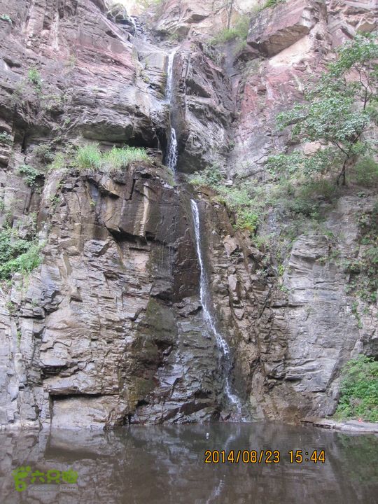 20140823东湖林-通州峪-莲花坑-双龙峡-火村口从日月潭边向上看下来瀑布