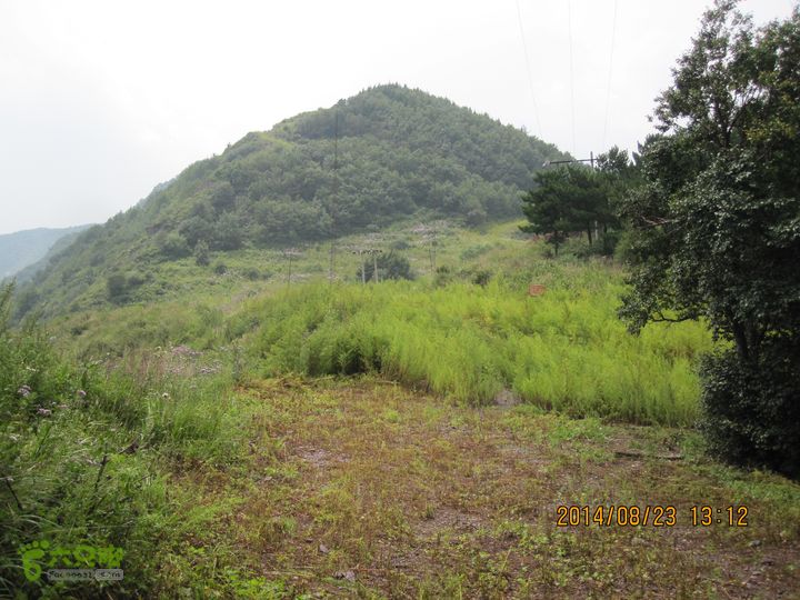 20140823东湖林-通州峪-莲花坑-双龙峡-火村口站在莲花坑垭口向西看去往老龙窝防火道