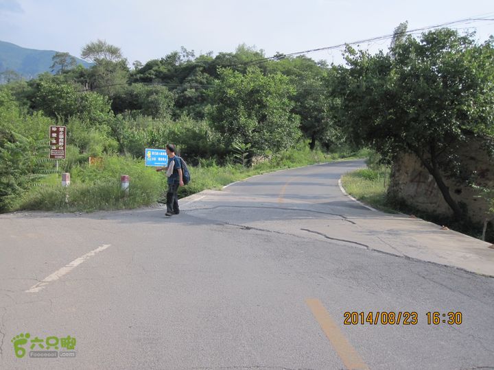20140823东湖林-通州峪-莲花坑-双龙峡-火村口自北向南回看火村村南去往双龙峡景区的岔口