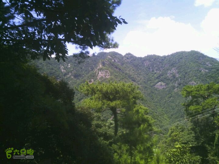 方广岩对面山脊就是石长城