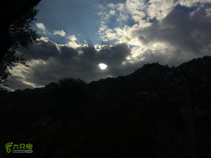 北京箭扣长城（内含司马台云海图片）司马台去箭扣的路途中：云洞