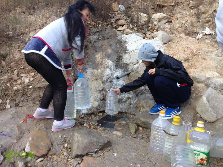 20141108--京西古道-徒步-王平-峰口庵-圈门徒步-京西古道- (11)  村边的免费矿泉水源。