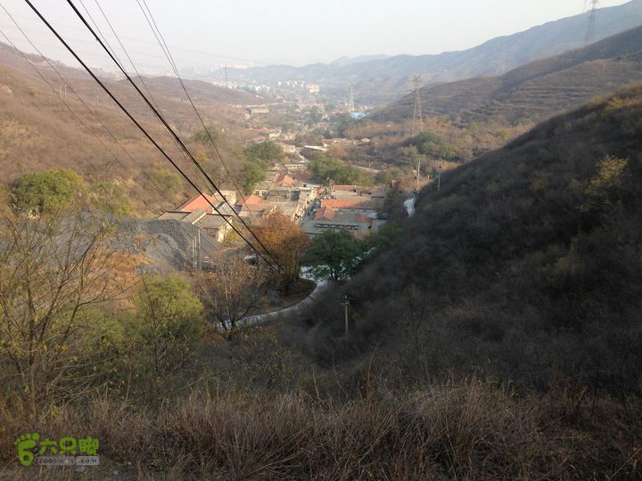20141108--京西古道-徒步-王平-峰口庵-圈门徒步-京西古道- (126) -- 看！  圈门前的哥哥村子， 一个连一个！ 都在山沟里！