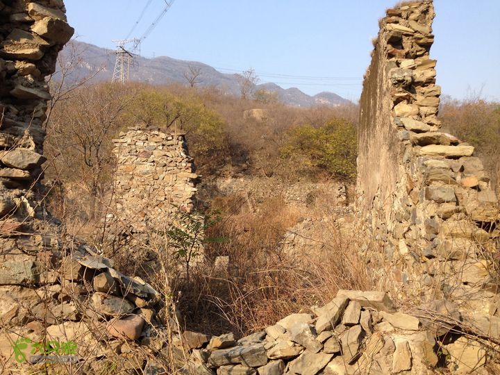 20141108--京西古道-徒步-王平-峰口庵-圈门徒步-京西古道- (129)  残墙 ！  败落 ！ 古村 ！