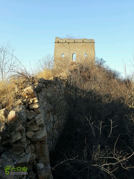 亓莲关-神堂峪官地村第十三楼背面像单片楼，又象机器人面孔