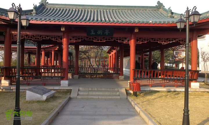 岳阳岳阳楼至汴河公园的巴l
陵广场IMAG2432