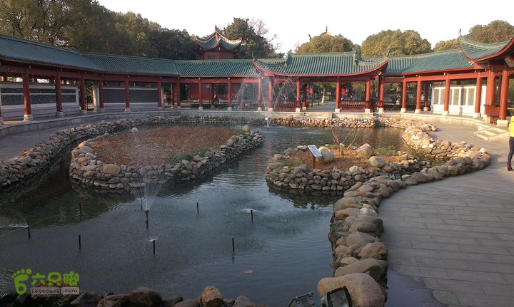 岳阳岳阳楼至汴河公园的巴l
陵广场IMAG2434