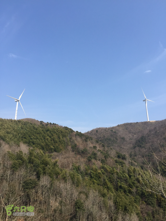 鄞州黃泥岭古道蓝天白云