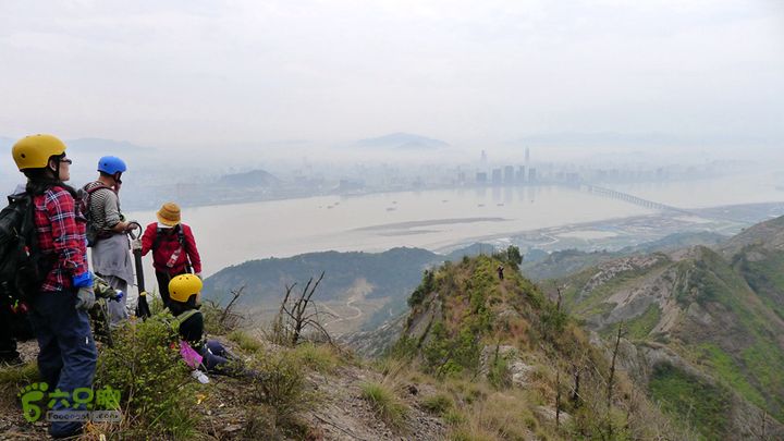 瓯北山脊这里稍作休息，接下来要爬一个陡坡
