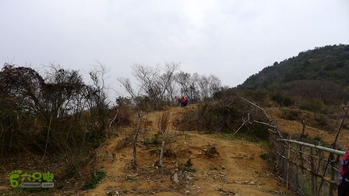 瓯北山脊路过一个羊圈