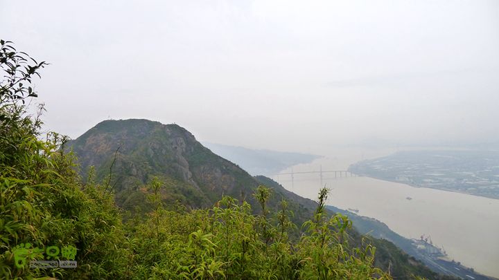 瓯北山脊看到东蒙山和七都岛