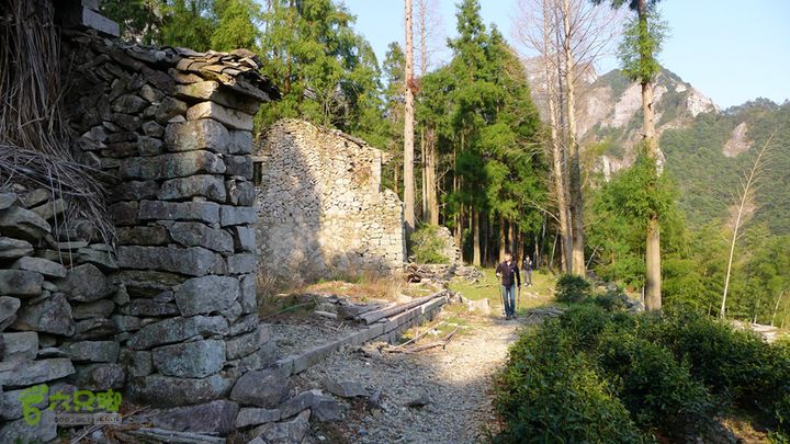 雁荡山石门雁湖凌云尖环线房屋基本都坍塌了