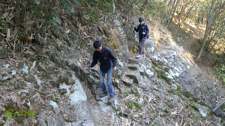 雁荡山石门雁湖凌云尖环线岩壁上凿出的小路