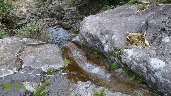 雁荡山石门雁湖凌云尖环线穿过溪涧