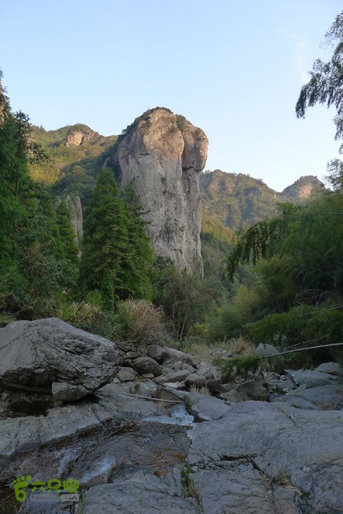 雁荡山石门雁湖凌云尖环线溪涧的景色
