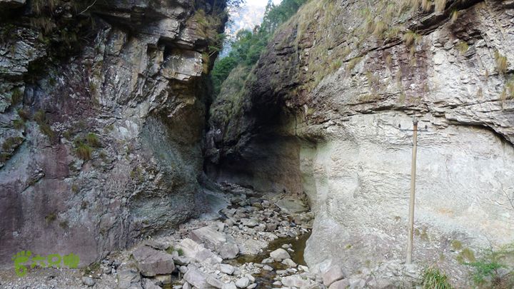 雁荡山石门雁湖凌云尖环线石门洞里有个瀑布