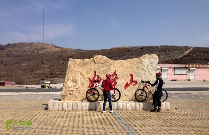 20150327-自虐骑行+推车扛车-阳台山-妙峰山两主峰在这里， 捡到两个骑行小伙！ 后面的故事就多了！