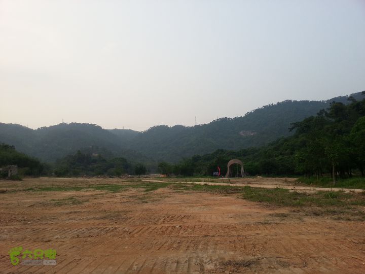  2015广州40公里徒步节点设置三签(30km）：天龙溪瀑布群（禾雀花基地）入口广场。