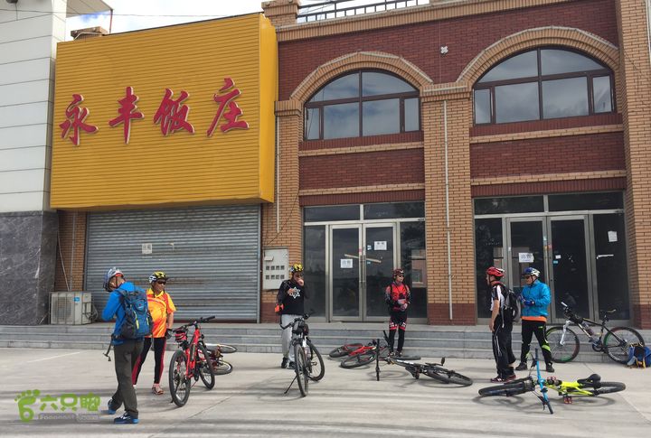 20150530-骑行长春太平池水库-天气特好半路上的休息点。  旁边就是汽车厂的测试场。