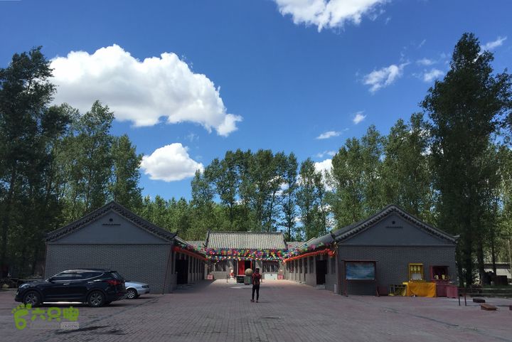 20150530-骑行长春太平池水库-天气特好- 回长春路上 -- 道教圣地-三清观。