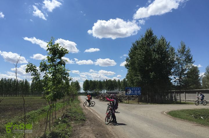 20150530-骑行长春太平池水库-天气特好S106 - 回长春路上 -- 道教圣地-三清观。