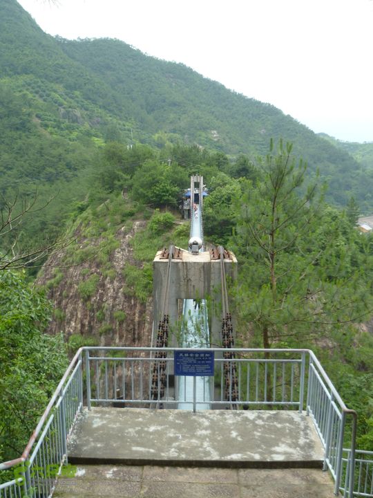 青田石门洞