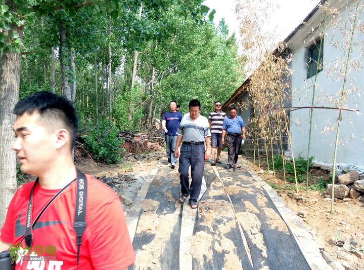 南官庄村考察队