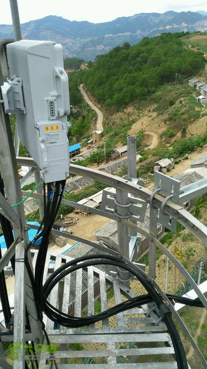 中国移动临沧分公司4.3.1.2项目工程，永德大山麻栎树设备安装（董建平）RU未安装在RU抱杆上