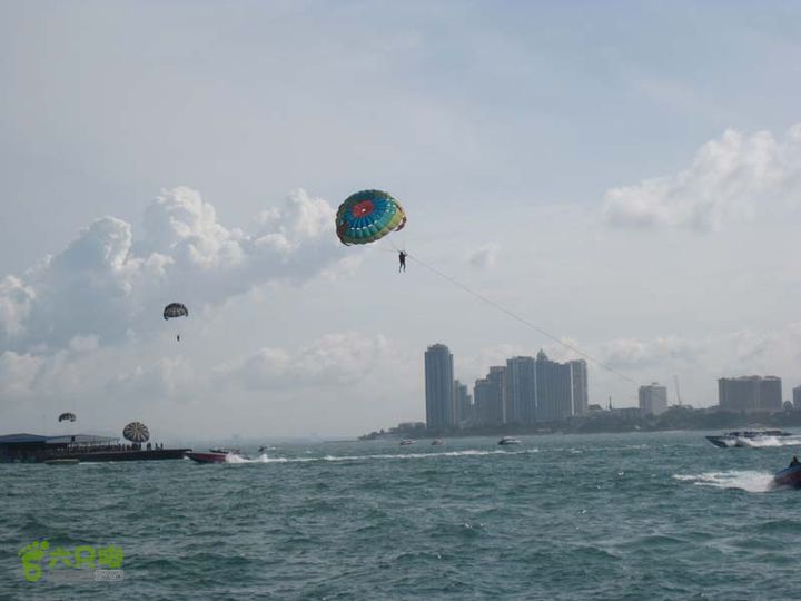 2015-7-24-3芭堤雅岸边-海上跳伞平台IMG_0281