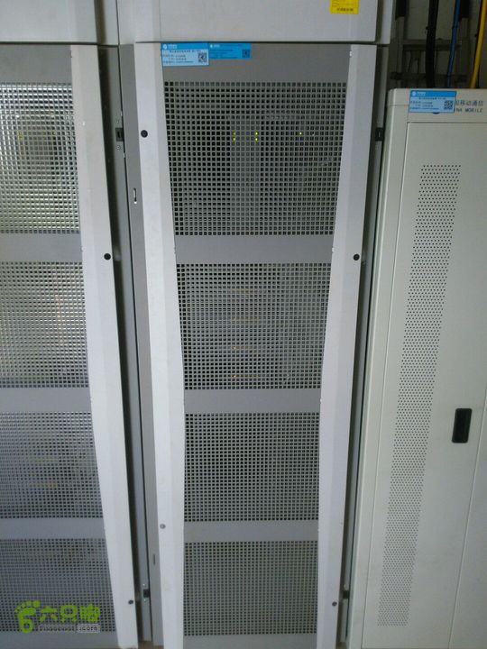 双江县回东河水库一楼无线机房LIC4828双江县回东河一楼无线机房/1行4列NG1-R02外观