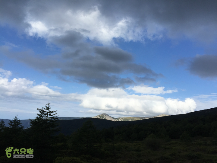 太白山北南穿越天圆地方-铁甲树2015-08-23 09:04:11天空突然就来了乌云。