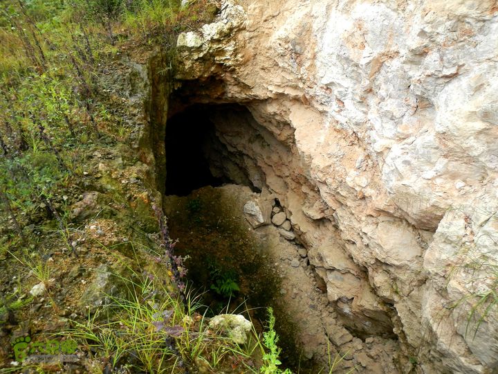 20150926上山门~白龙庙~白龙寺~石塘本扎~珠坑~林场经过已经废弃的矿洞。
