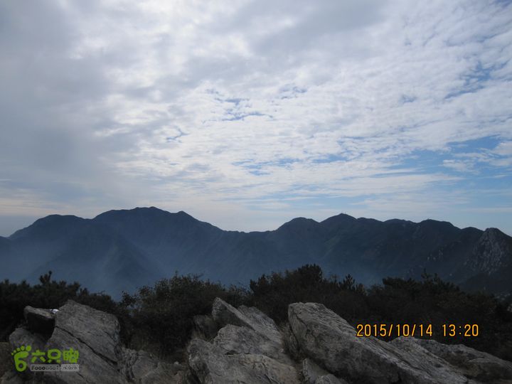 20151014江西庐山东线景区（东到五老峰的四峰）到四峰后原路返回，途中登上二峰，站在二峰向西看汉阳峰