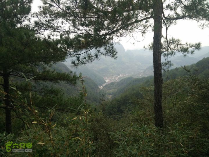 三渡溪-后渠-周坑-金坑-里岭脚-石湖坑-谏庄-石湖口环线在岭头可看到石湖坑村