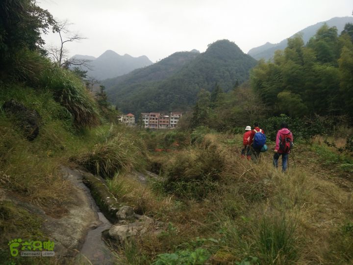 三渡溪-后渠-周坑-金坑-里岭脚-石湖坑-谏庄-石湖口环线快到石湖坑村