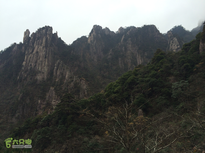 黄山：云谷寺－仙人指路－白鹅岭－黑虎松－始信峰－狮子峰－排云楼穿越2015-10-31 12:44:13