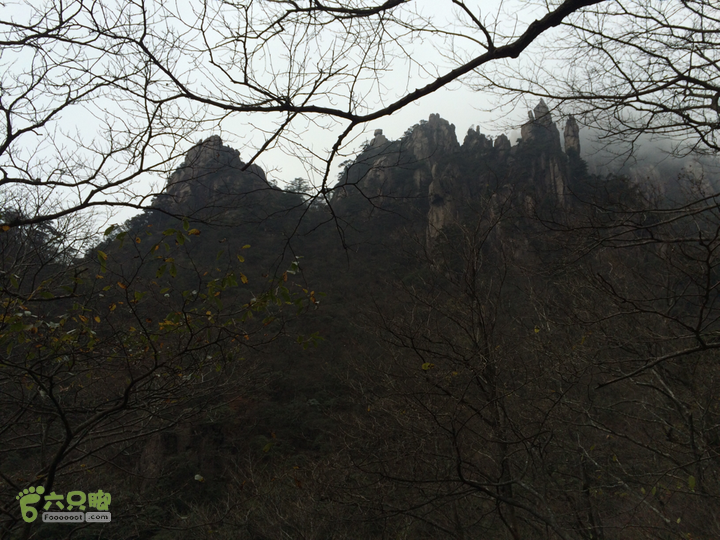 黄山：云谷寺－仙人指路－白鹅岭－黑虎松－始信峰－狮子峰－排云楼穿越2015-10-31 12:55:11