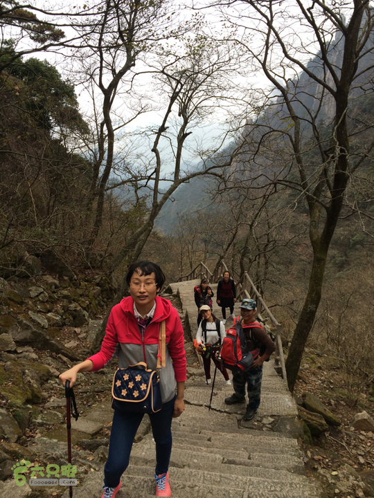 黄山：云谷寺－仙人指路－白鹅岭－黑虎松－始信峰－狮子峰－排云楼穿越2015-10-31 12:54:10