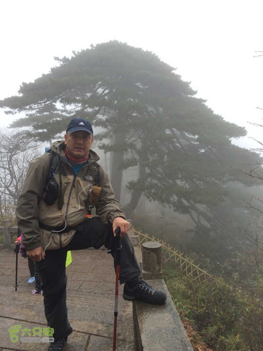 黄山：云谷寺－仙人指路－白鹅岭－黑虎松－始信峰－狮子峰－排云楼穿越2015-10-31 14:07:08