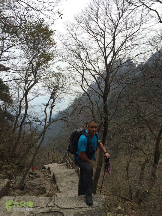 黄山：云谷寺－仙人指路－白鹅岭－黑虎松－始信峰－狮子峰－排云楼穿越2015-10-31 12:56:05